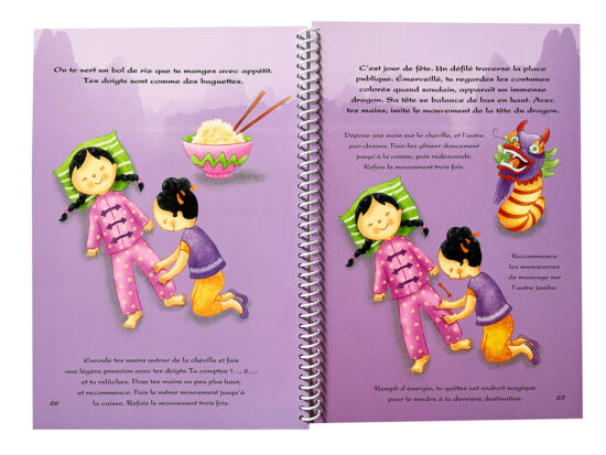 Page tirée du livre pour enfants «Mon premier livre de massage» qui présente deux techniques de massage pour enfants en utilisant des illustrations d’Isabelle Charbonneau sur la Chine et un dragon du défilé.